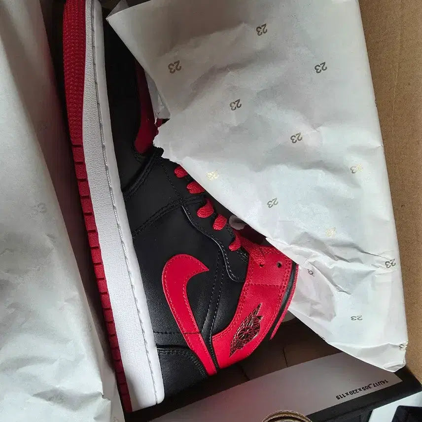 [BUNJANG] Nike Air Jordan 1 Mid Fire Red Sneakers / [정품]나이키 에어조던1 미드 파이어레드 260