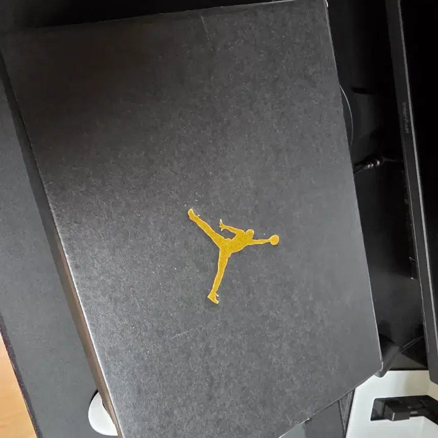 [BUNJANG] Nike Air Jordan 1 Mid Fire Red Sneakers / [정품]나이키 에어조던1 미드 파이어레드 260