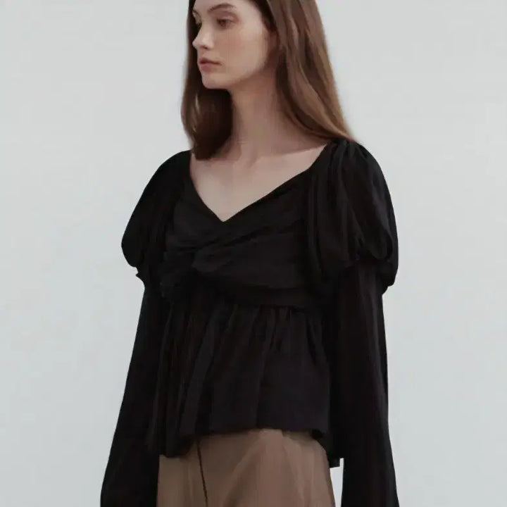 [BUNJANG] Thetis Black Shirring Neck Blouse / 더티스 상의
