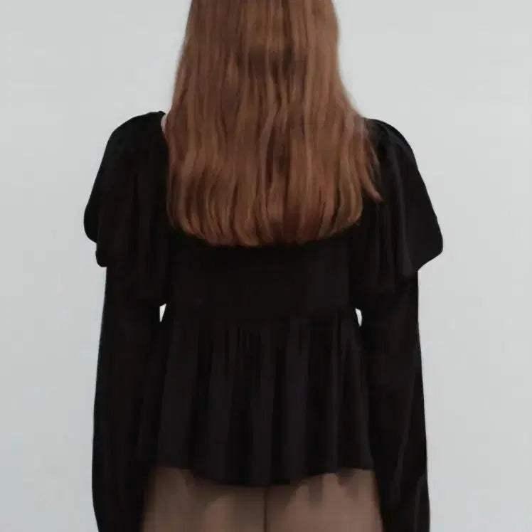 [BUNJANG] Thetis Black Shirring Neck Blouse / 더티스 상의
