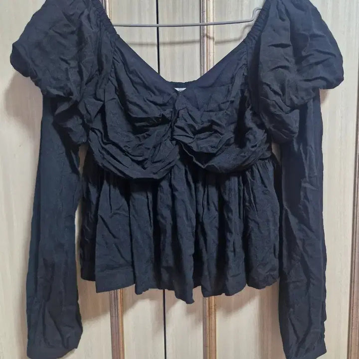 [BUNJANG] Thetis Black Shirring Neck Blouse / 더티스 상의