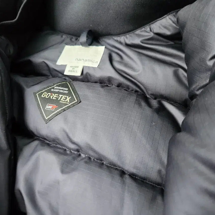 [BUNJANG] nanamica Gore-Tex Spinnaker Padding Navy Jacket / 2024  fw  nanamica 고어텍스 슛패딩 네이비 S 사이즈