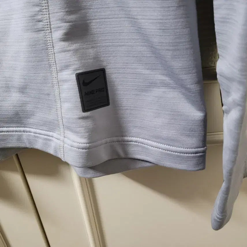 [BUNJANG] Nike Pro Hyperwarm Long Sleeve Dri-FIT T-Shirt (Gray) / 나이키 프로 하이퍼웜 긴팔 드라이핏 M 사이즈 (남성 100 사이즈)
