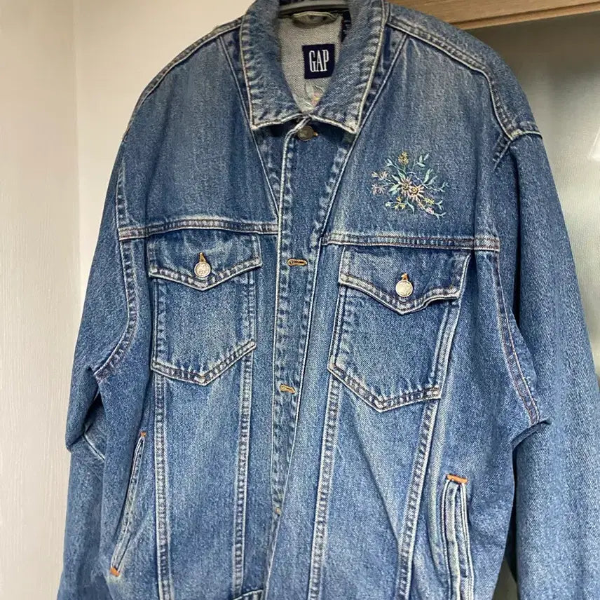 [BUNJANG] GAP Vintage Floral Embroidered Denim Jacket / GAP 청자켓 빈티지 플라워 자수 데님 자켓 M