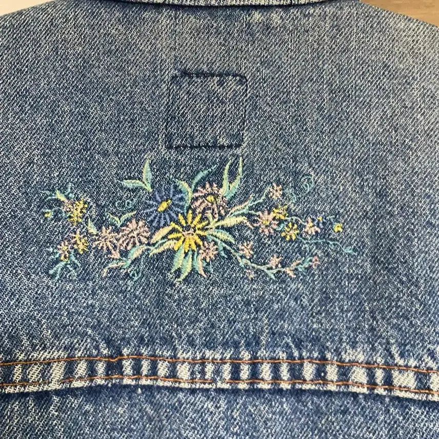 [BUNJANG] GAP Vintage Floral Embroidered Denim Jacket / GAP 청자켓 빈티지 플라워 자수 데님 자켓 M