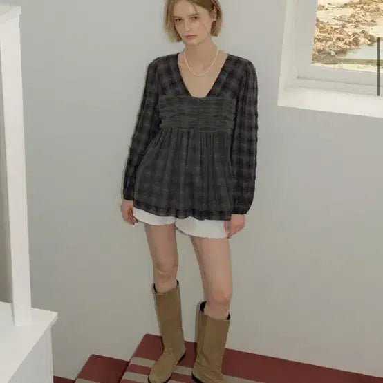 [BUNJANG] More Than Like Check Shirring Blouse Charcoal / 모어댄라이크 체크 셔링 블라우스 차콜