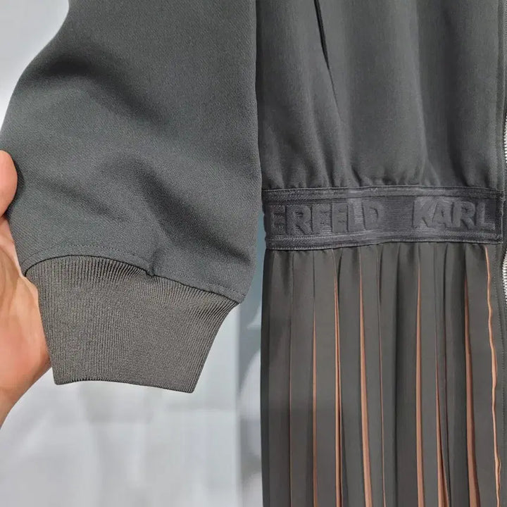 [BUNJANG] Karl Lagerfeld Pleated Long Dress / 칼라거펠트 집업 플리츠 롱 원피스 55