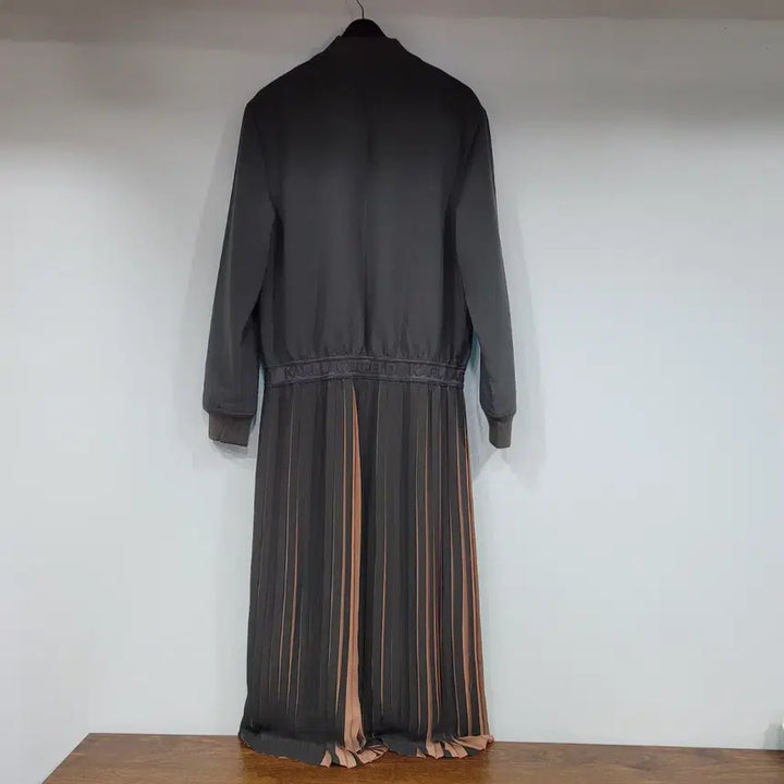 [BUNJANG] Karl Lagerfeld Pleated Long Dress / 칼라거펠트 집업 플리츠 롱 원피스 55