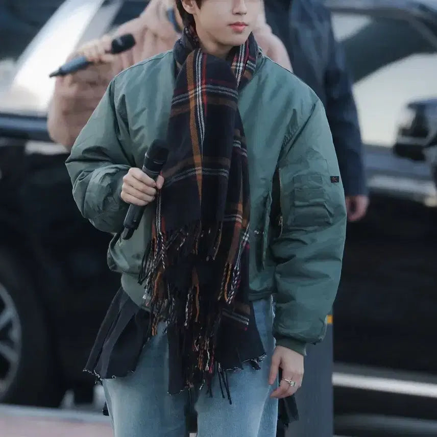 [BUNJANG] Traveler Check Muffler Black (Stray Kids Han Worn) / 트래블러 체크 머플러 블랙 (스키즈 한 착용) 급처!!