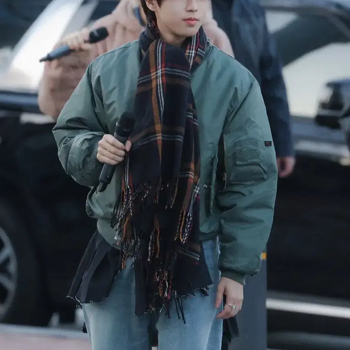 [BUNJANG] Traveler Check Muffler Black (Stray Kids Han Worn) / 트래블러 체크 머플러 블랙 (스키즈 한 착용) 급처!!