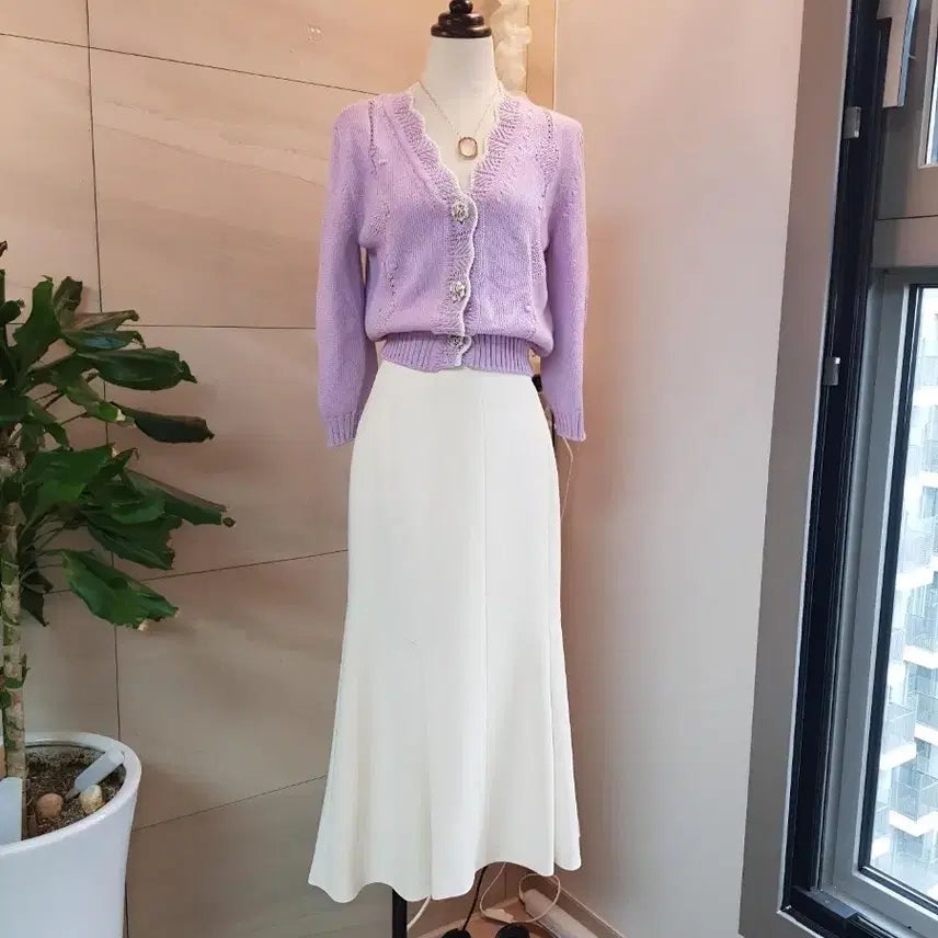 [BUNJANG] Mine Lilac Cardigan with Jewel Buttons / 23년 한섬 마인  가디건 보석 단추로 완성되는 분위기 가디건