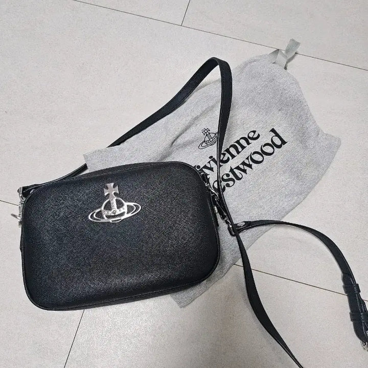 [BUNJANG] Vivienne Westwood Anna Camera Bag (Black) / 정품) 비비안웨스트우드 안나 카메라백 (블랙)