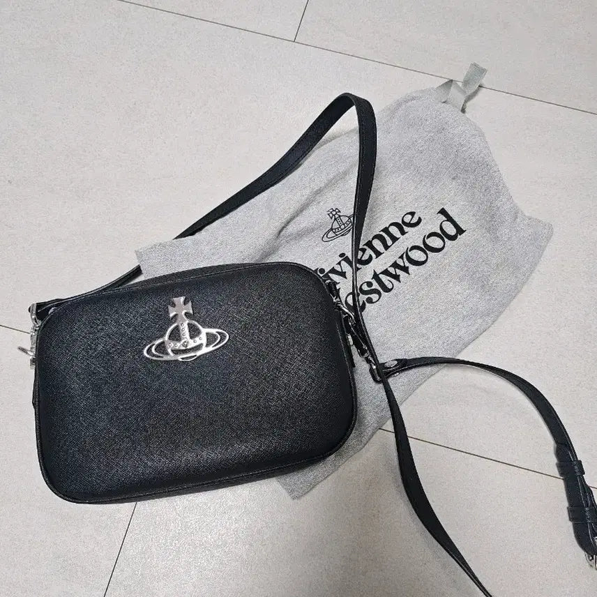 [BUNJANG] Vivienne Westwood Anna Camera Bag (Black) / 정품) 비비안웨스트우드 안나 카메라백 (블랙)
