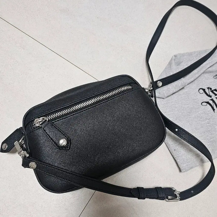 [BUNJANG] Vivienne Westwood Anna Camera Bag (Black) / 정품) 비비안웨스트우드 안나 카메라백 (블랙)