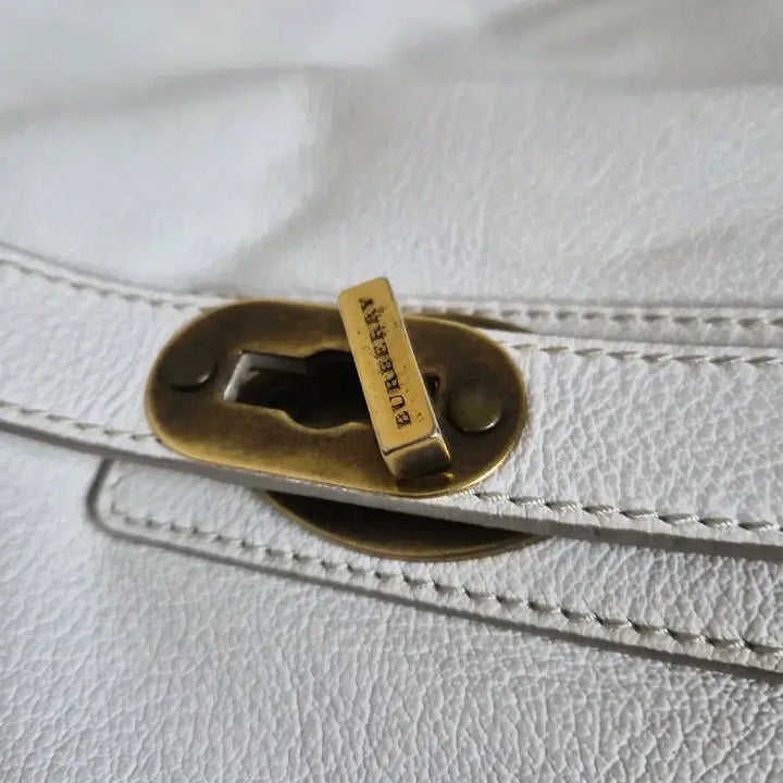 [BUNJANG] Burberry White Leather Shoulder Bag / 버버리 정품 화이트 가죽 숄더백