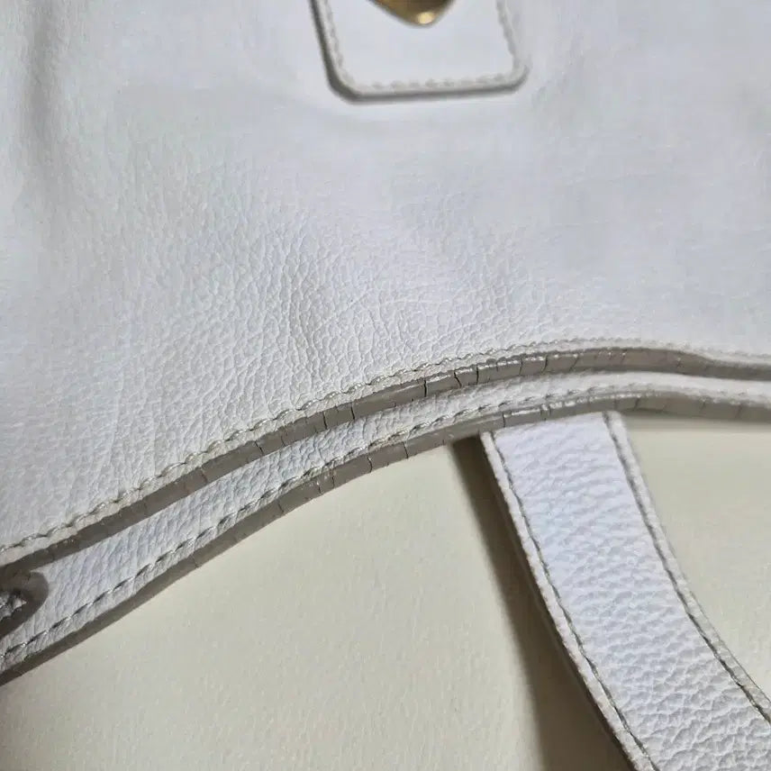 [BUNJANG] Burberry White Leather Shoulder Bag / 버버리 정품 화이트 가죽 숄더백