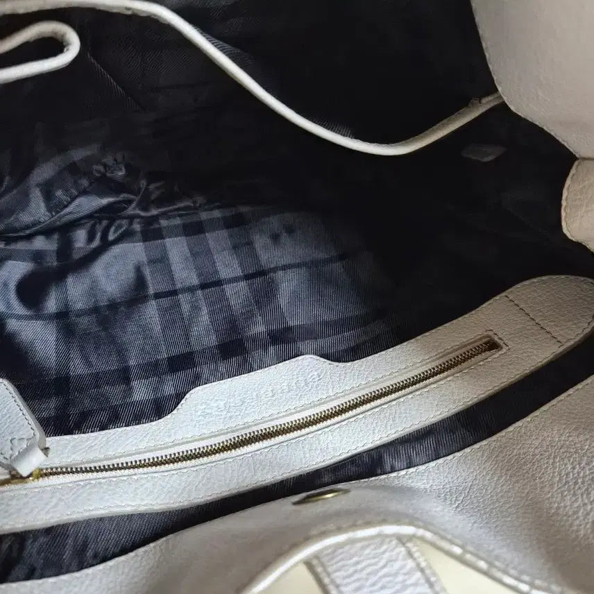 [BUNJANG] Burberry White Leather Shoulder Bag / 버버리 정품 화이트 가죽 숄더백