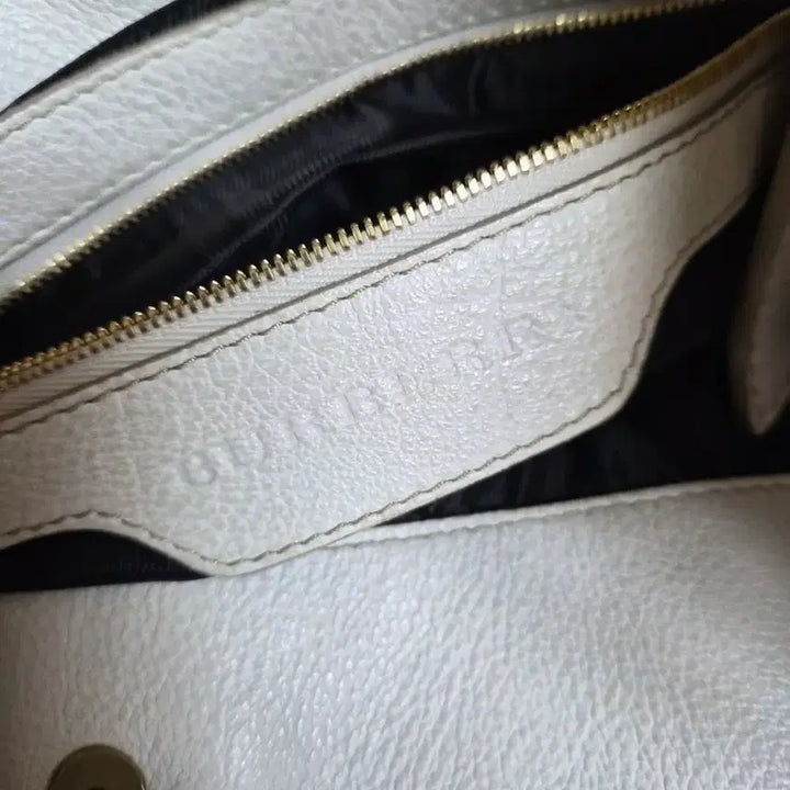 [BUNJANG] Burberry White Leather Shoulder Bag / 버버리 정품 화이트 가죽 숄더백