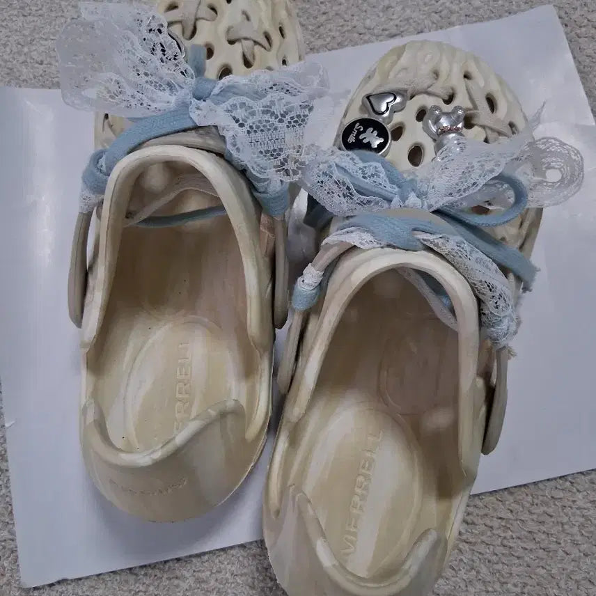 [BUNJANG] Merrell Hydro Moc Sandals Ivory Lace Embellishment / 머렐 하이드로 모크 샌들 아이보리 레이스 장식