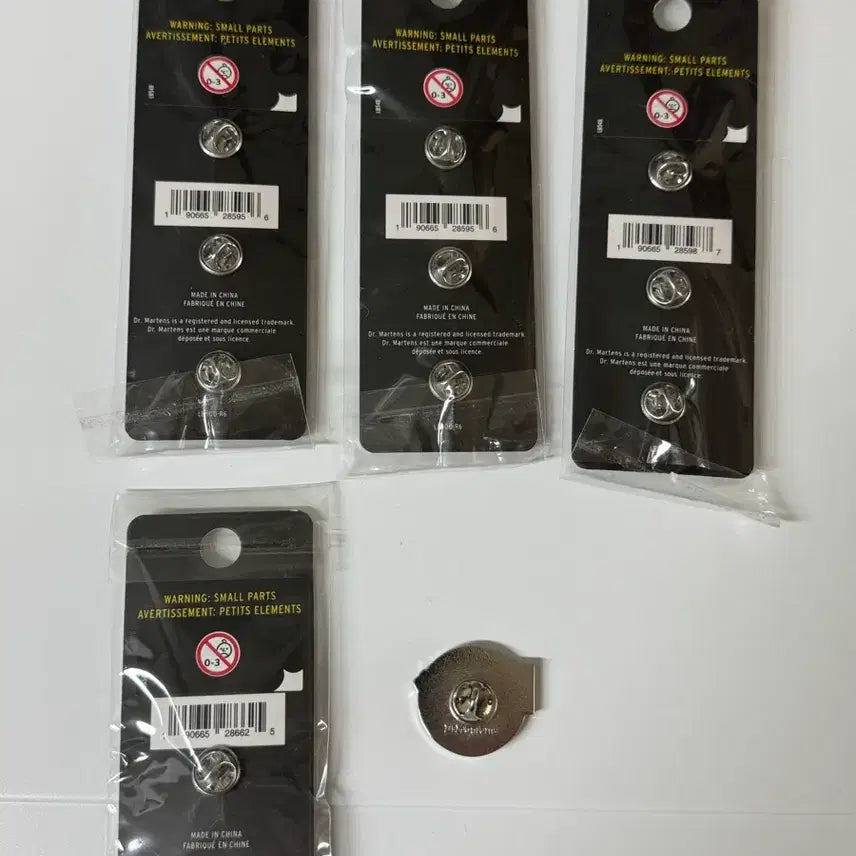 [BUNJANG] Dr. Martens Pin Badge Set / 닥터마틴 핀 뱃지 세트