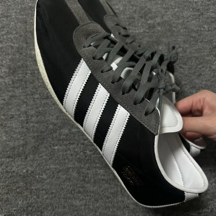[BUNJANG] Adidas Tokyo Black Sneakers / 아디다스 도쿄 블랙280