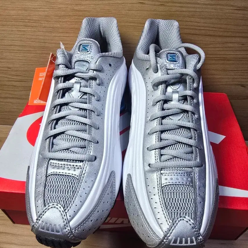 [BUNJANG] Nike Shox R4 Metallic Silver White Sneakers / 새제품245,55,60)나이키 샥스 R4 메탈릭 실버 화이트 판매합니다