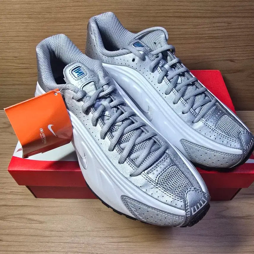 [BUNJANG] Nike Shox R4 Metallic Silver White Sneakers / 새제품245,55,60)나이키 샥스 R4 메탈릭 실버 화이트 판매합니다