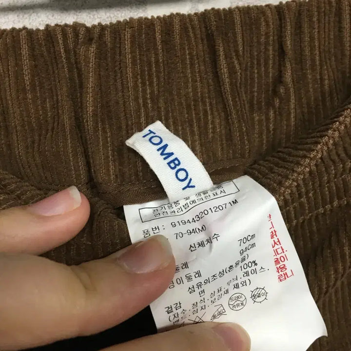 [SOLD OUT] 24 스튜디오톰보이 백밴딩 코듀로이 스커트 70