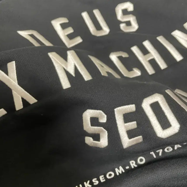 [BUNJANG] Deus Hooded Zip-up Black / 데우스 후드직업