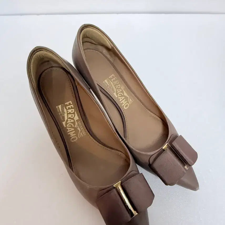 [BUNJANG] Salvatore Ferragamo Vara Ribbon Pumps Beige 230 / Salvatore Ferragamo 페라가모 바라 리본펌프스 베이지230