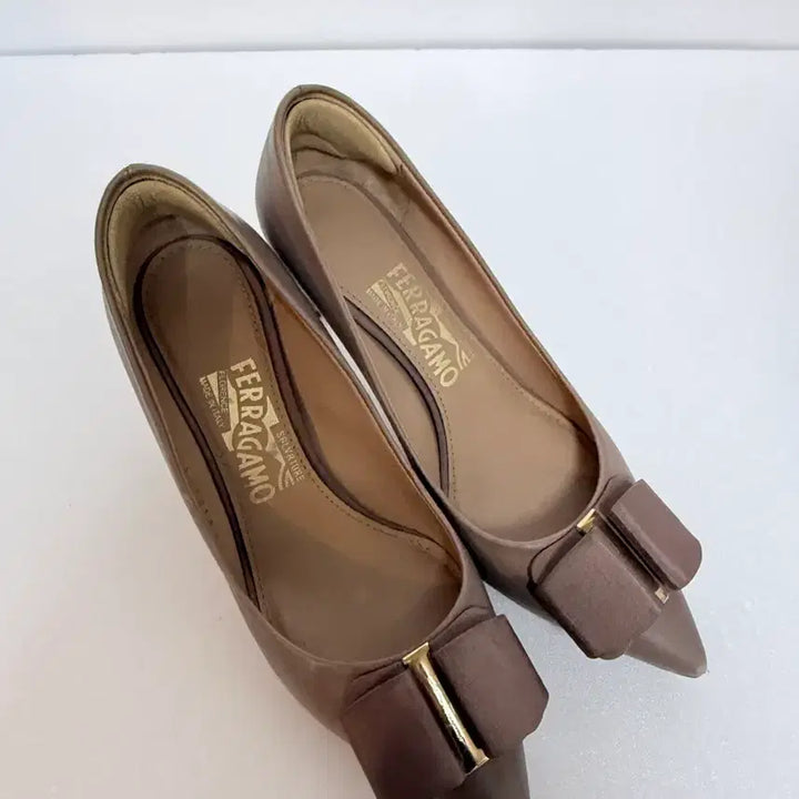 [BUNJANG] Salvatore Ferragamo Vara Ribbon Pumps Beige 230 / Salvatore Ferragamo 페라가모 바라 리본펌프스 베이지230
