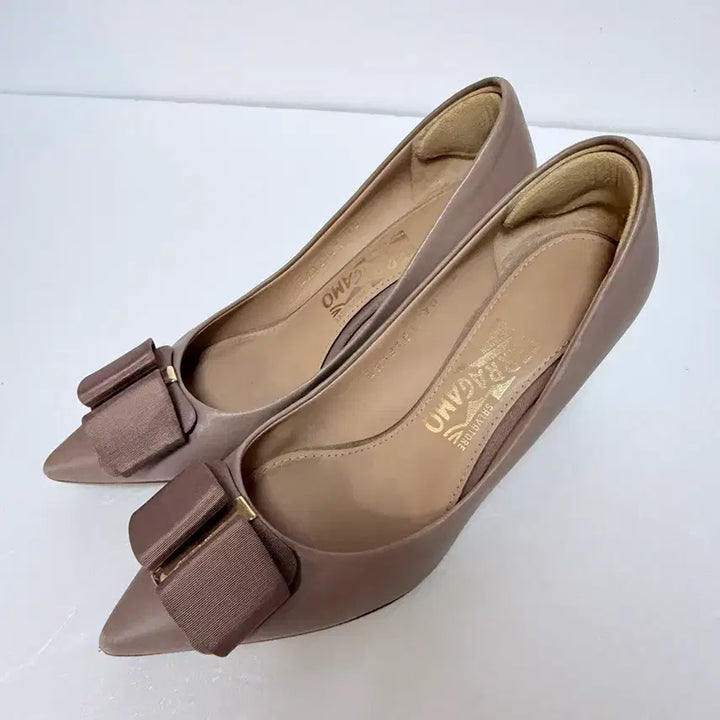 [BUNJANG] Salvatore Ferragamo Vara Ribbon Pumps Beige 230 / Salvatore Ferragamo 페라가모 바라 리본펌프스 베이지230