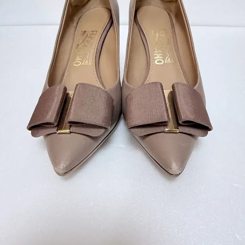 [BUNJANG] Salvatore Ferragamo Vara Ribbon Pumps Beige 230 / Salvatore Ferragamo 페라가모 바라 리본펌프스 베이지230