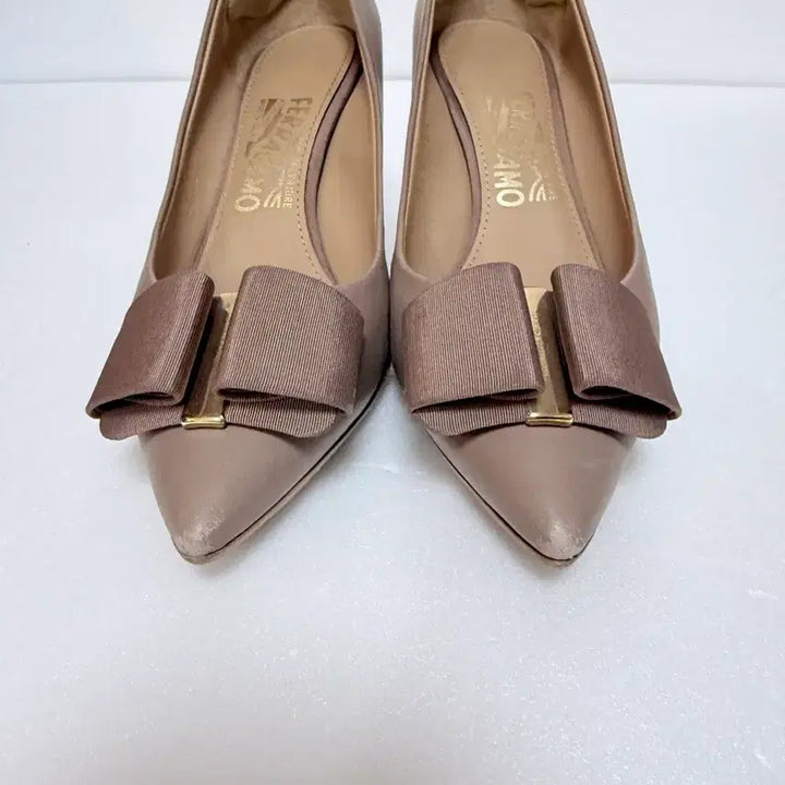 [BUNJANG] Salvatore Ferragamo Vara Ribbon Pumps Beige 230 / Salvatore Ferragamo 페라가모 바라 리본펌프스 베이지230