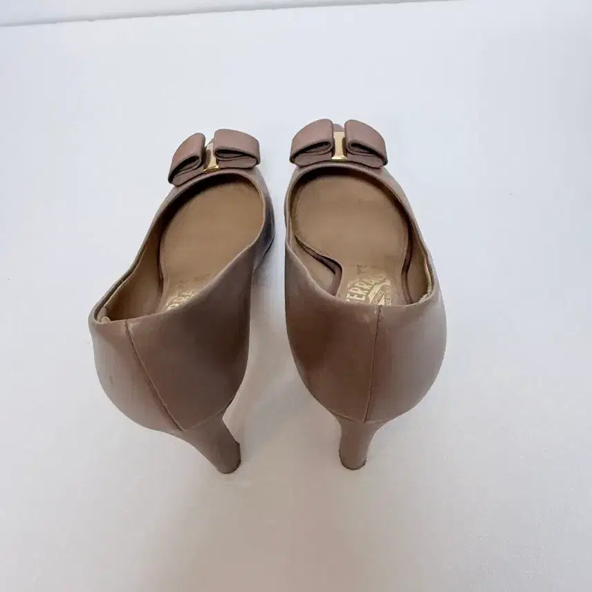 [BUNJANG] Salvatore Ferragamo Vara Ribbon Pumps Beige 230 / Salvatore Ferragamo 페라가모 바라 리본펌프스 베이지230