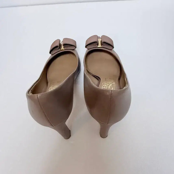 [BUNJANG] Salvatore Ferragamo Vara Ribbon Pumps Beige 230 / Salvatore Ferragamo 페라가모 바라 리본펌프스 베이지230