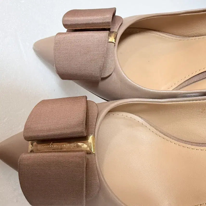 [BUNJANG] Salvatore Ferragamo Vara Ribbon Pumps Beige 230 / Salvatore Ferragamo 페라가모 바라 리본펌프스 베이지230