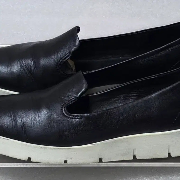 [BUNJANG] ECCO Bella Waterproof Leather Slip-on Sneakers (Women&