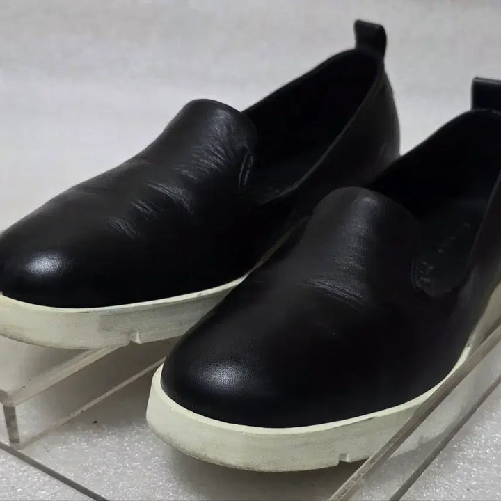 [BUNJANG] ECCO Bella Waterproof Leather Slip-on Sneakers (Women&