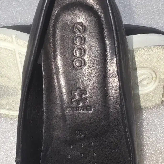 [BUNJANG] ECCO Bella Waterproof Leather Slip-on Sneakers (Women&