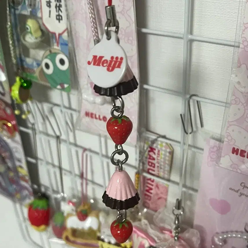 [BUNJANG] Meiji Apollo Strawberry Chocolate Strap Keyring / 메이지 아폴로 고전 초콜릿 딸기 스트랩 키링 갸루 빈티지 디저트 스위츠