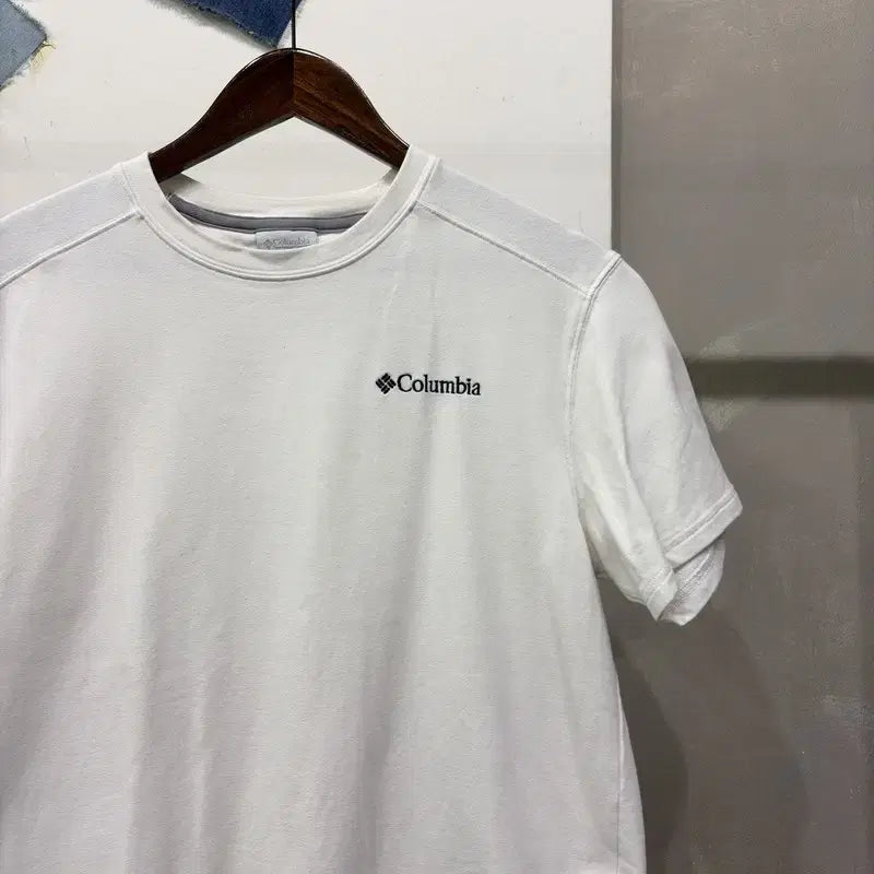 [BUNJANG] Columbia Embroidered Logo T-shirt / (100) 콜롬비아 등산 아웃도어 로고 자수 반팔 티