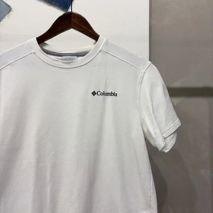 [BUNJANG] Columbia Embroidered Logo T-shirt / (100) 콜롬비아 등산 아웃도어 로고 자수 반팔 티