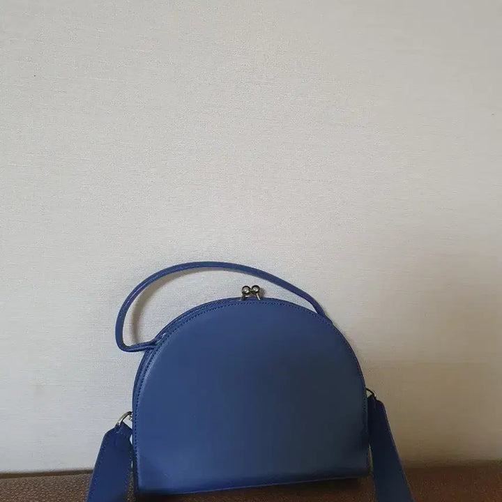 [BUNJANG] Fennec Half Moon Frame Bag Crossbody / 페넥 하프문 프레임백
