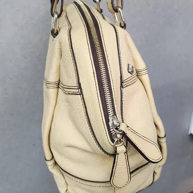 [SOLD OUT] MCM 아이보리 가죽 토트백