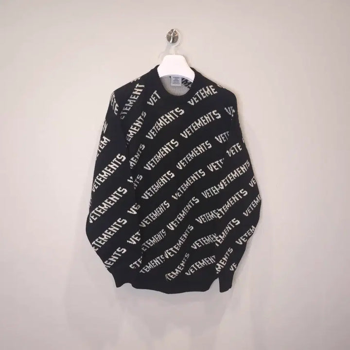 [BUNJANG] VETEMENTS Monogram Wool Knit Sweater XS / [중고/정품] 베트멍 모노그램 울 니트 XS