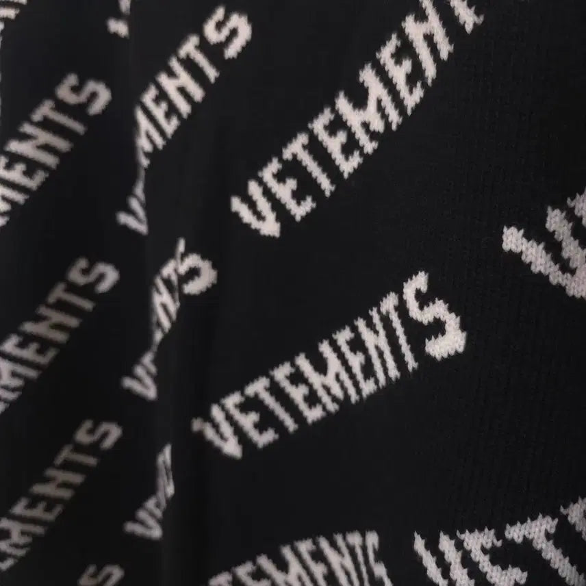 [BUNJANG] VETEMENTS Monogram Wool Knit Sweater XS / [중고/정품] 베트멍 모노그램 울 니트 XS