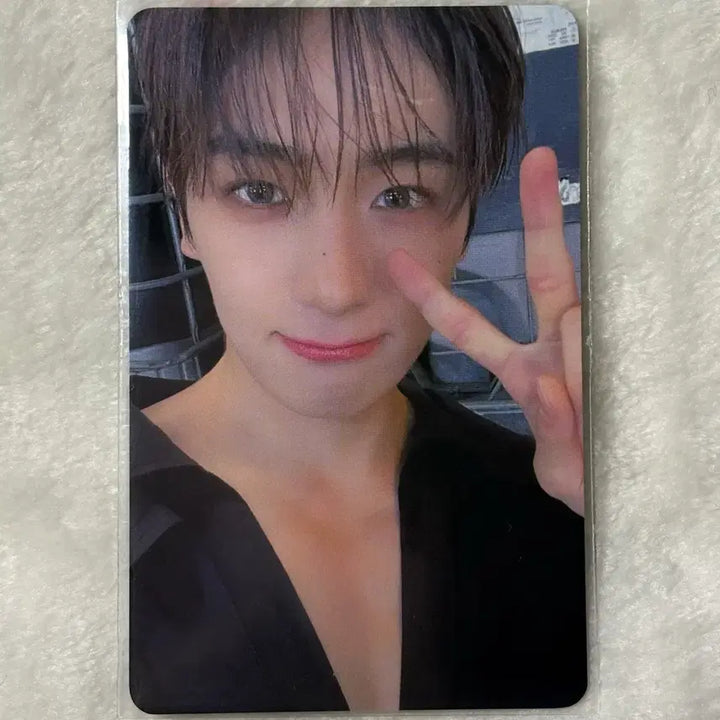 [BUNJANG] The Boyz Hyun Jae Trigger Photourism POB / 더보이즈 현재 트리거 포토이즘 미공포