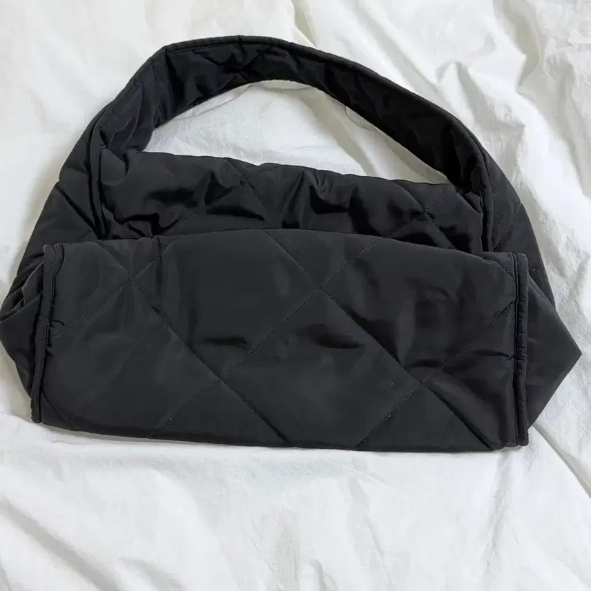 [BUNJANG] COS Diamond Quilted Bag - Black / 코스 다이아몬드 퀼티드백 블랙