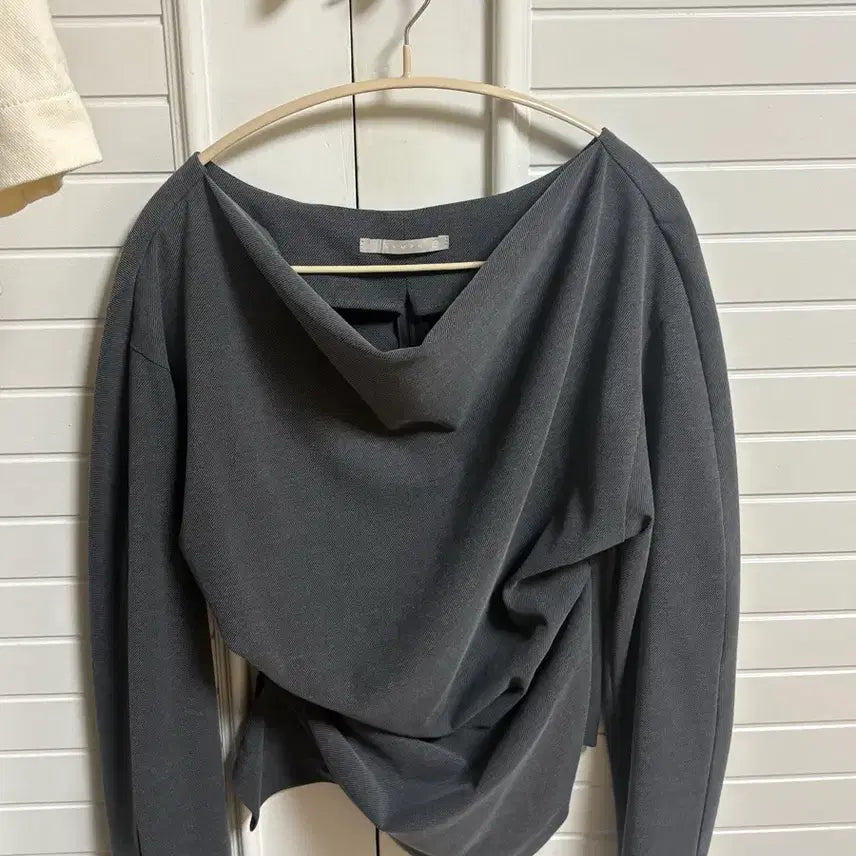 [SOLD OUT] 새상품 렌느 드레이프 블라우스